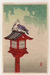 Piccioni su una lanterna dedicativa